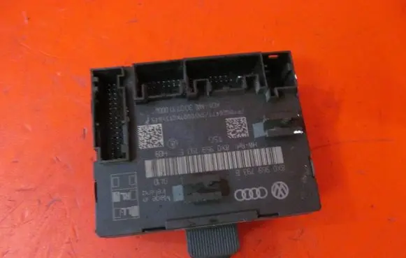 Audi A1 Door control unit/module 8X0959793E