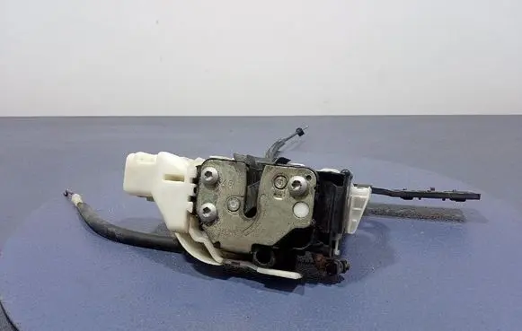 Alfa Romeo 159 Front door lock
