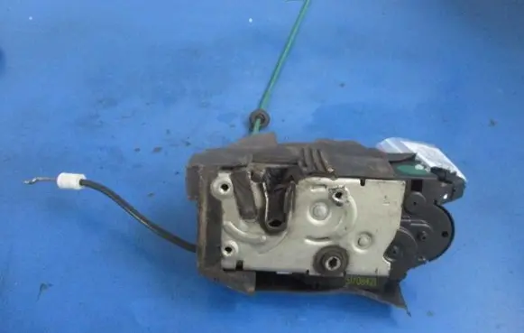 Lancia Musa Front door lock 51708421