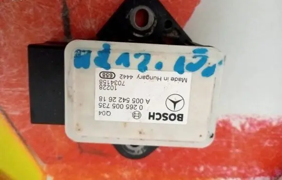 Mercedes-Benz E W212 ESP acceleration yaw rate sensor A0055422618 0265005735