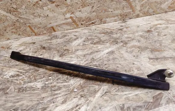 Mercedes-Benz S W140 Front door windshield rail 