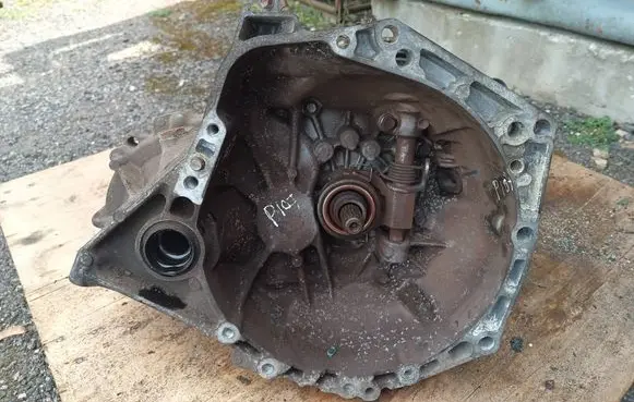 Peugeot 107 Manual 5 speed gearbox 20tt01