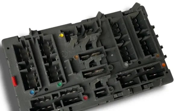 Lancia Zeta Fuse module 9610352280
