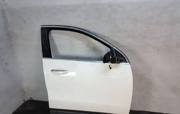 Mercedes-Benz EQA Front door 