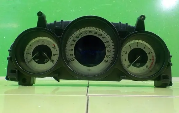 Mercedes-Benz C AMG W204 Speedometer (instrument cluster) A2049004309