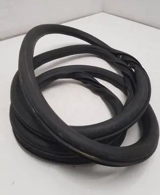 Opel Mokka Front door rubber seal 95384110