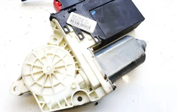 Citroen C5 Front door window regulator motor 9637541380 104997-105
