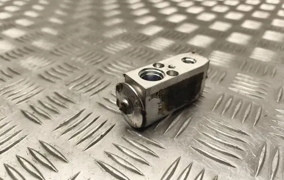 Mazda 5 Air conditioning (A/C) expansion valve 