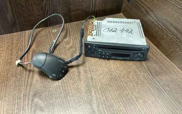 Renault Master II Radio/CD/DVD/GPS head unit 8200057672