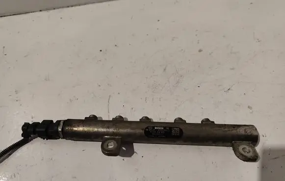 Opel Zafira B Fuel main line pipe 0445214095 010515L3 55209572