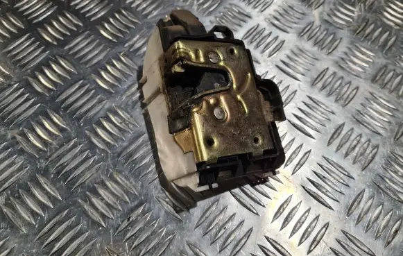 Volkswagen Caddy Front door lock 6K1837016G