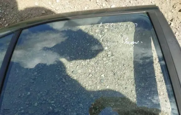 Nissan Primera Rear door window glass as2