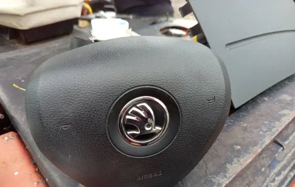 Skoda Fabia Mk2 (5J) Side airbag 307773399340A 20143210131