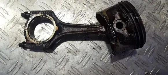 Opel Astra G Piston with connecting rod