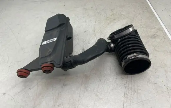 BMW 5 G30 G31 G38 Intake resonator 8575040 11564310 PA66GF30