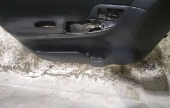 Toyota Corolla Verso E121 Front door card panel trim 