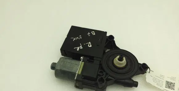 Volkswagen PASSAT B7 Front door window regulator motor 3AA959702A 3C0959792C