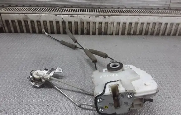 Honda FR-V Front door lock
