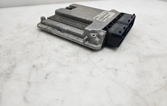 Mitsubishi Grandis Engine control unit/module 1860A654 0281012535