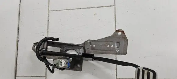 Volvo V40 Accelerator throttle pedal 31381470 12454 BQ6FA