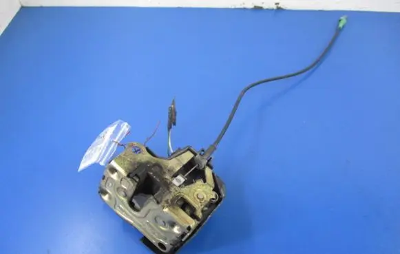 Renault Megane I Front door lock