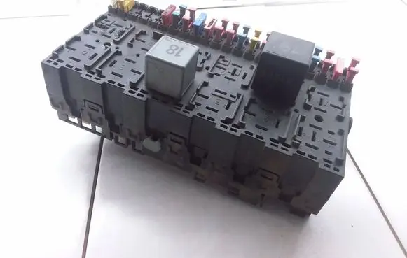 Volkswagen Transporter - Caravelle T4 Fuse module 701937541 357937039