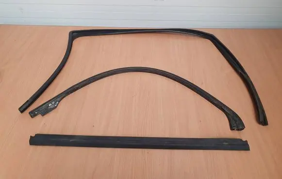 Mercedes-Benz Vito Viano W447 Rubber seal front coupe door A4477200117