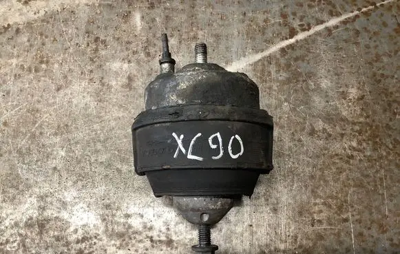 Volvo XC90 Engine mount bracket 30680751
