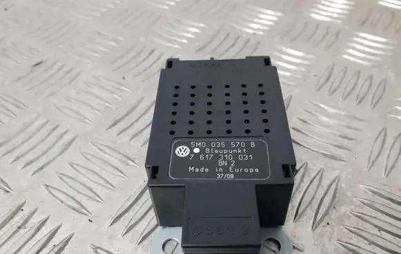 Volkswagen Golf VI Aerial antenna amplifier 5M0035570B 7617310031