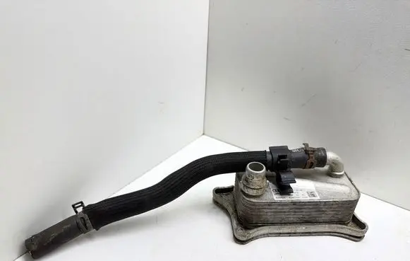 Audi Q7 4M Engine oil radiator 06E117021M 82407336 06E504B