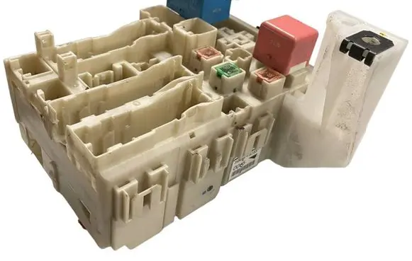 Toyota Avensis T270 Fuse box set 8273005140C 15419K17