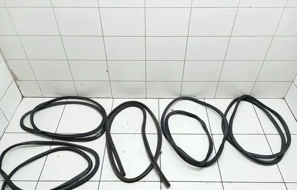 Opel Astra K Front door rubber seal 39179848 391798507 39179850