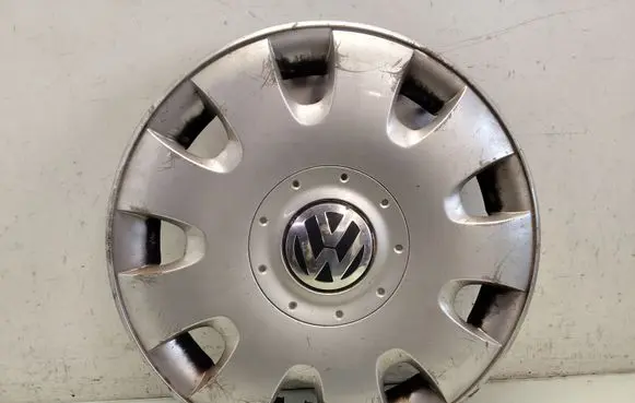 Volkswagen PASSAT B5 R15 wheel hub/cap/trim 