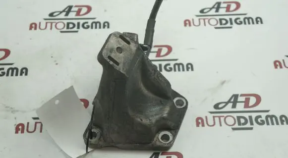 Audi A6 S6 C5 4B Engine mounting bracket 8D0199307K