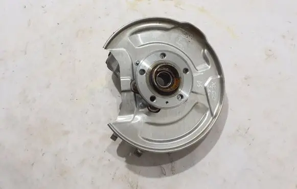 Rear wheel hub