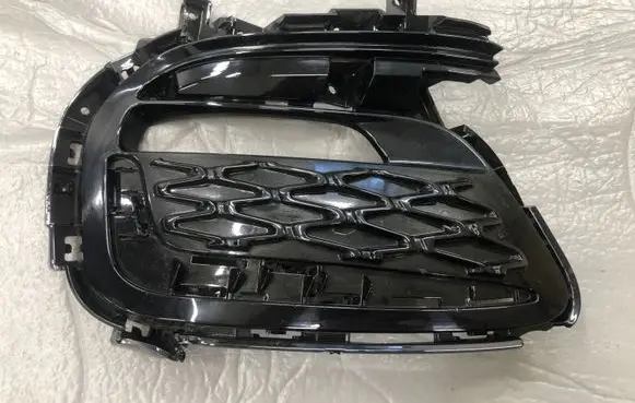 Chrysler Pacifica Front fog light trim/grill