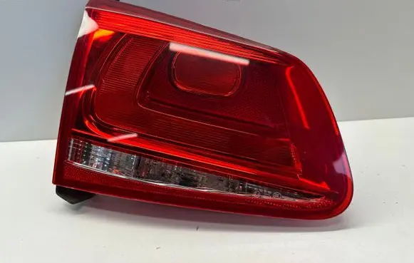Volkswagen Touareg II Tailgate rear/tail lights 7P6945093B
