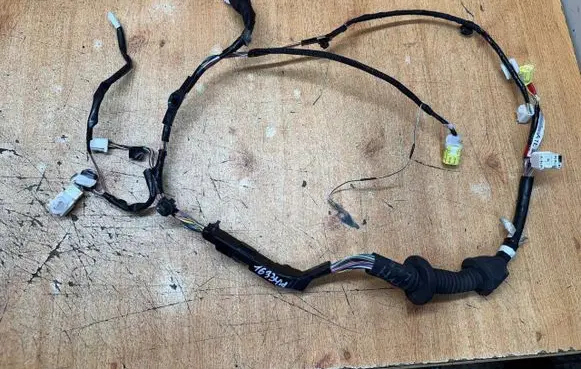 Toyota Yaris Front door wiring loom 821520UA10B 821520UA10