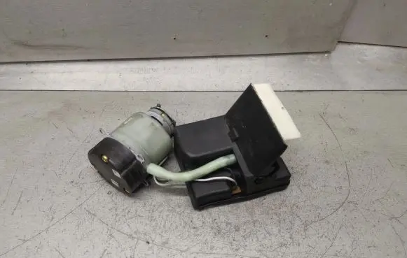 Mercedes-Benz A W168 Central locking vacuum pump 1688000348