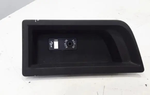 BMW 3 F30 F35 F31 AUX in-socket connector 9207357