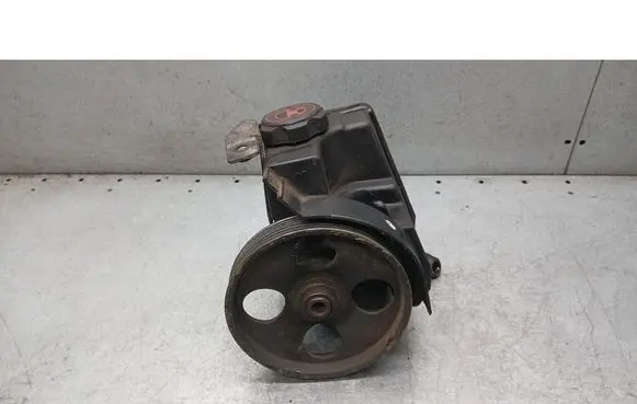 Citroen Xsara Picasso Power steering pump 9636320680