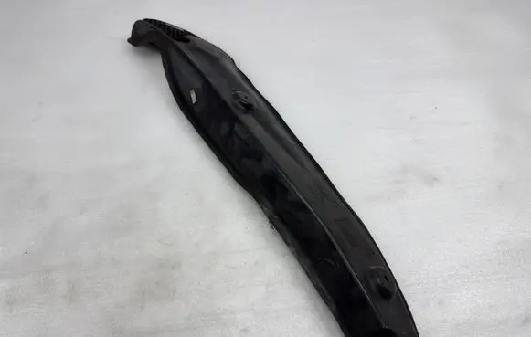Mercedes-Benz GL X166 Fender end trim A1668890125
