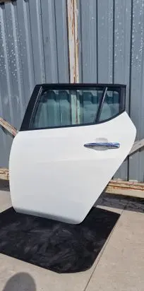 Nissan Leaf II (ZE1) Rear door