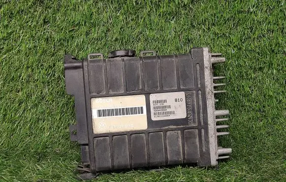 Volkswagen PASSAT B3 Engine control unit/module ECU 443907311B 0261200261
