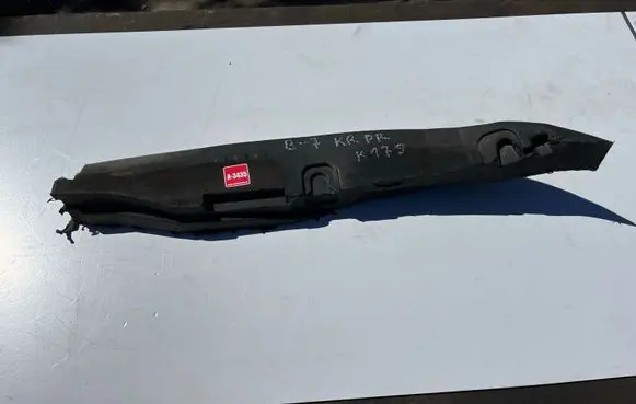 Volkswagen PASSAT B7 Fender foam support/seal 3AA864235A