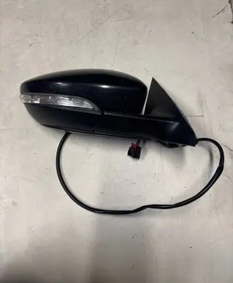 Volkswagen PASSAT B7 Front door electric wing mirror 