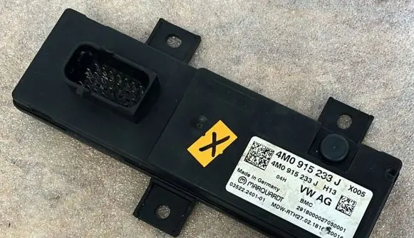 Audi Q7 4M Battery control module 4M0915233J