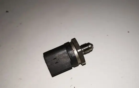 Fuel pressure sensor