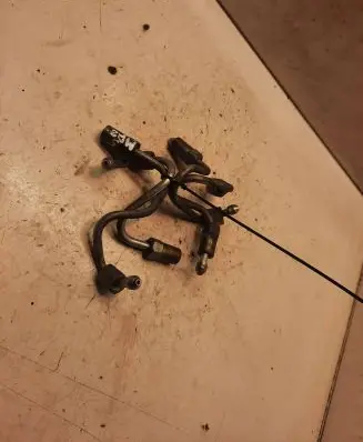 Mazda 5 Fuel injector supply line/pipe 
