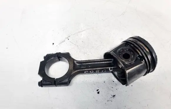 Opel Astra H Piston with connecting rod